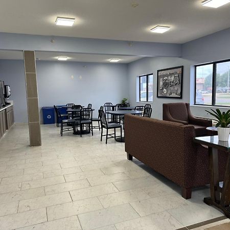Super 8 By Wyndham Mason City Εξωτερικό φωτογραφία