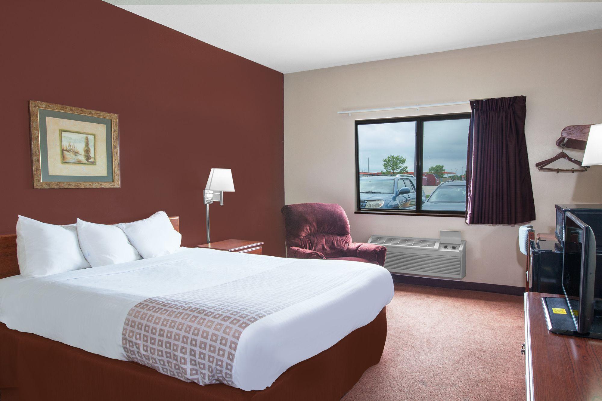 Super 8 By Wyndham Mason City Εξωτερικό φωτογραφία