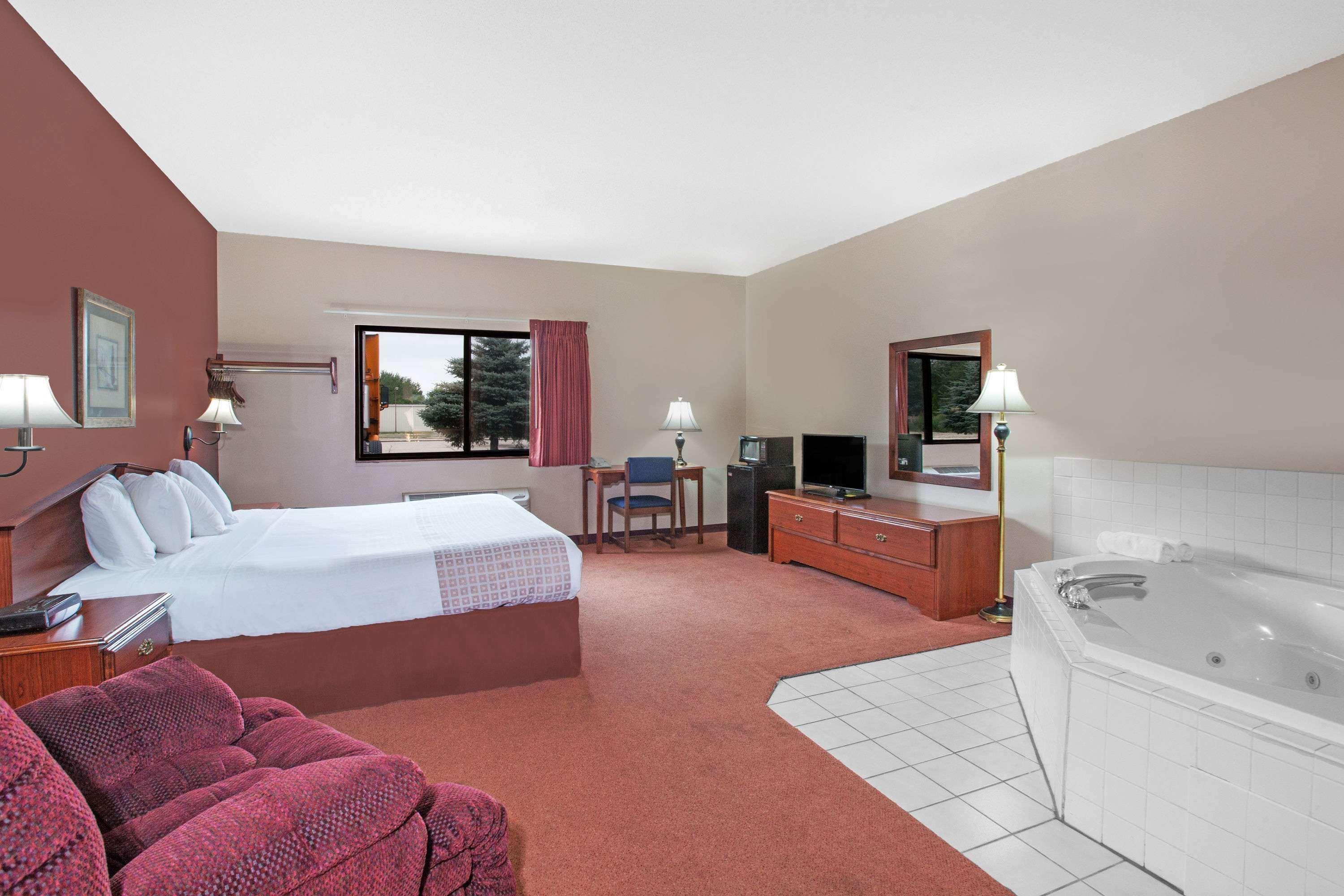 Super 8 By Wyndham Mason City Εξωτερικό φωτογραφία
