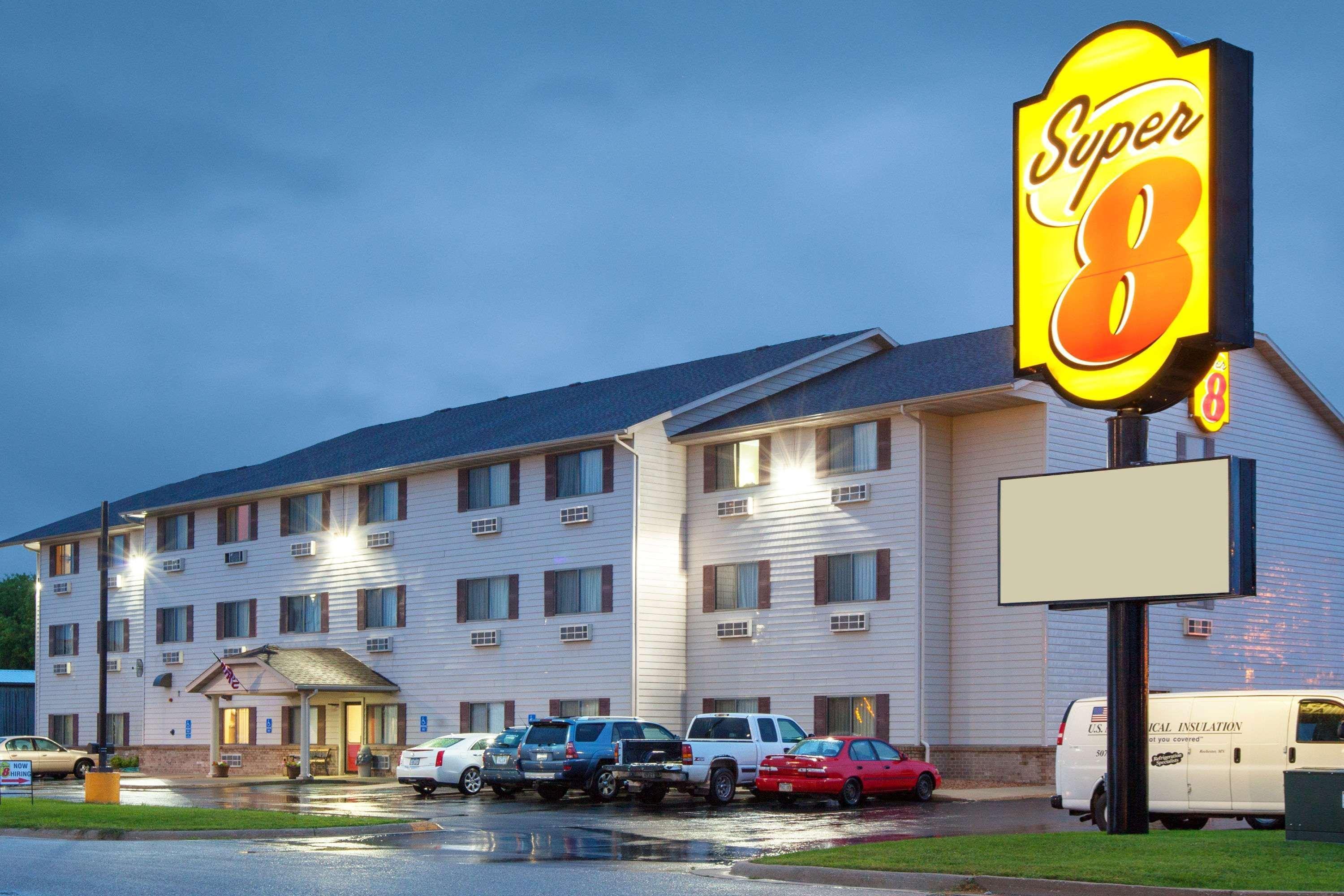 Super 8 By Wyndham Mason City Εξωτερικό φωτογραφία