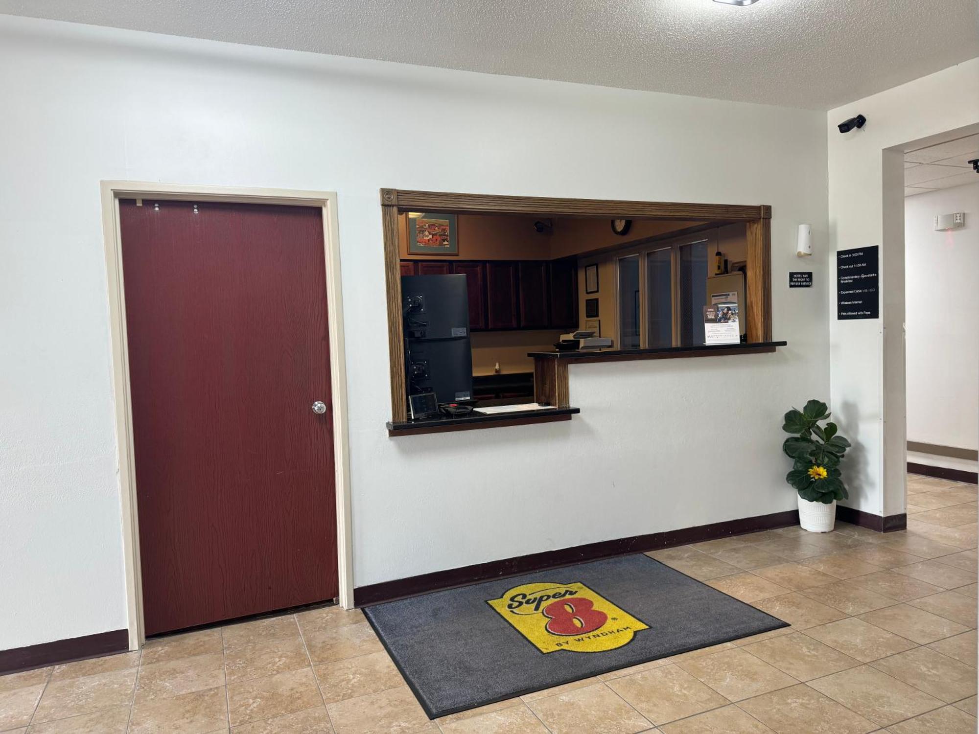 Super 8 By Wyndham Mason City Εξωτερικό φωτογραφία