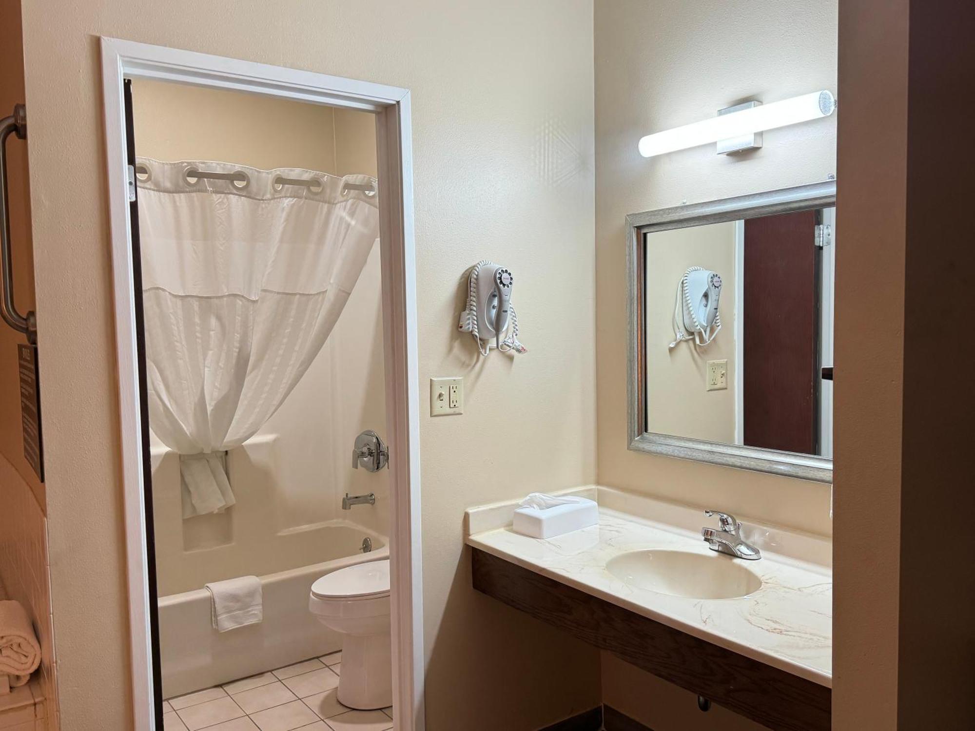 Super 8 By Wyndham Mason City Εξωτερικό φωτογραφία