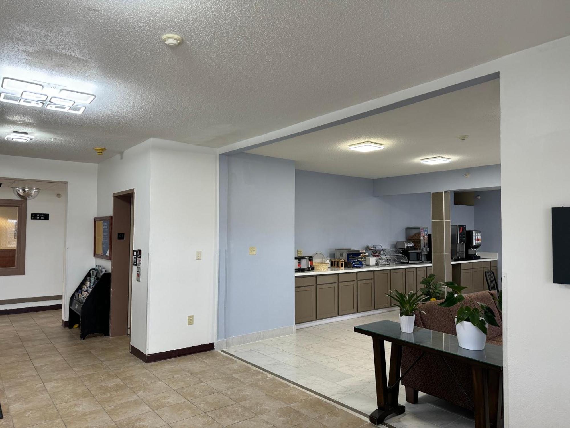 Super 8 By Wyndham Mason City Εξωτερικό φωτογραφία
