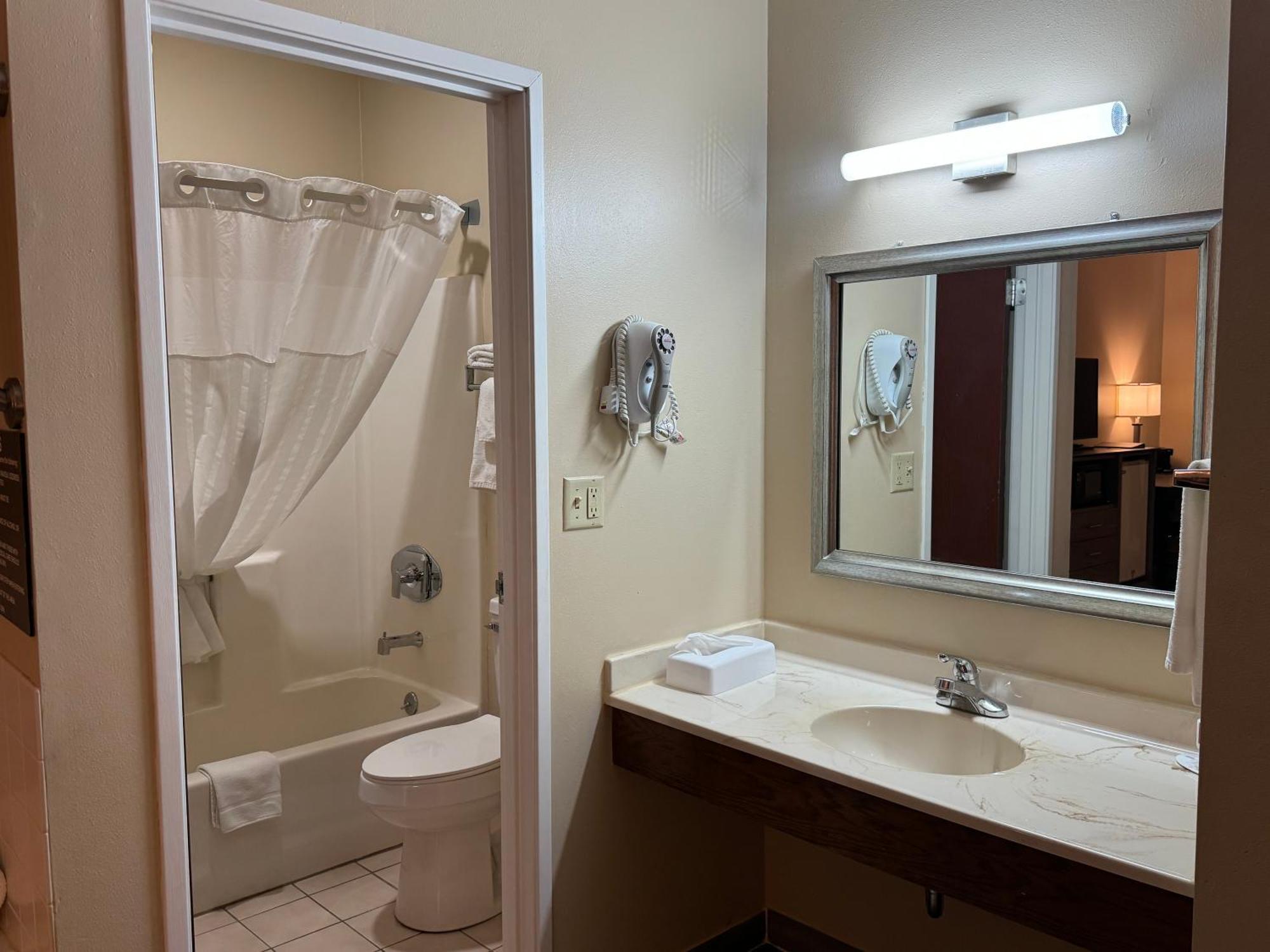 Super 8 By Wyndham Mason City Εξωτερικό φωτογραφία